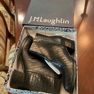 J McLaughklin Black Crocodile boots size 8